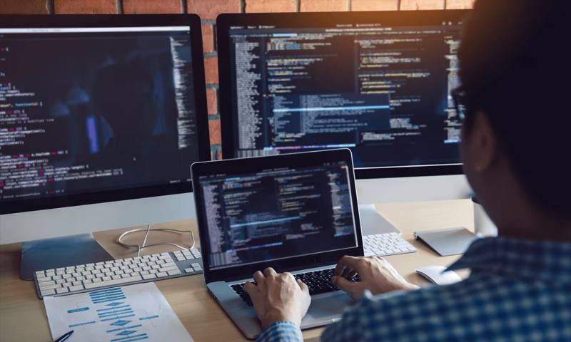数据科学选型:R与Python如何赋能新宁县网站建设?